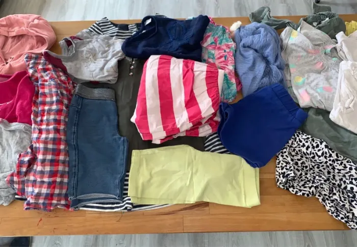 Lot vêtements fille 5 ans  ( 27 vêtements) - photo numéro 2