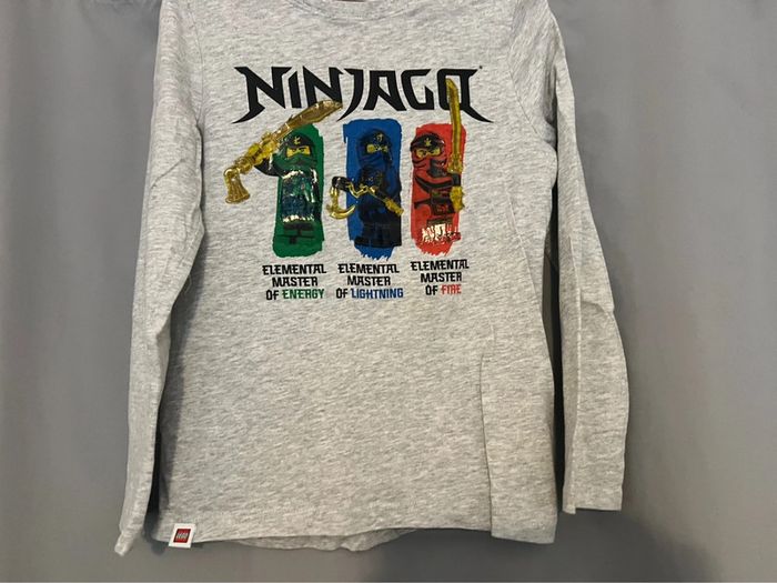 T shirt ninjago gris