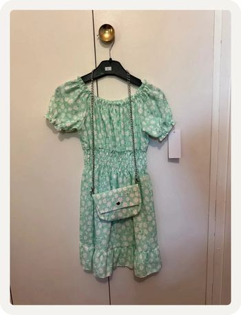 Robe à fleurs verte