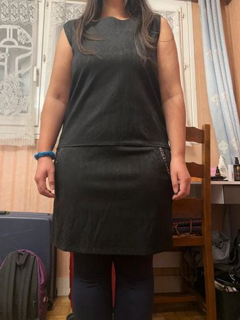 Robe noir droite taille 40