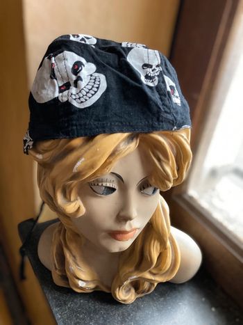 Superbe foulard tête de mort en coton