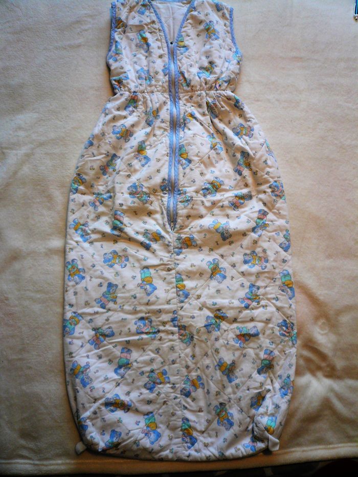 Gigoteuse blanche motifs bleus