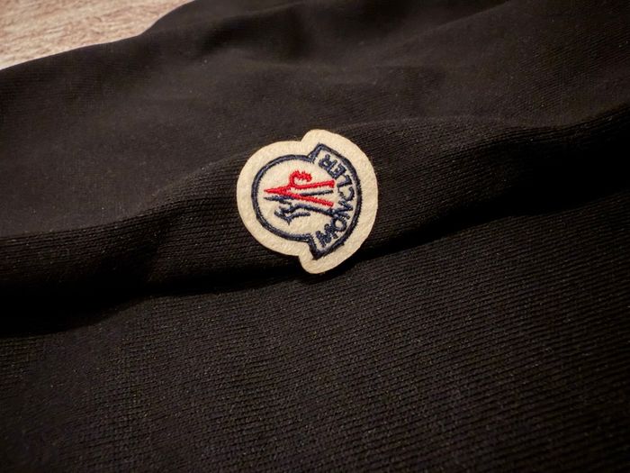 Pull Moncler taille L - photo numéro 2