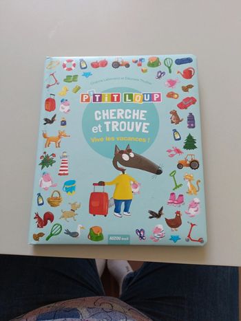 Livre p'tit loup cherche et trouve vive les vacances Auzou éveil