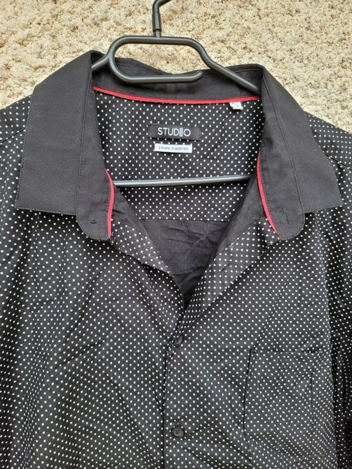 Chemise habillée noir à pois blanc chic tendance - photo numéro 2