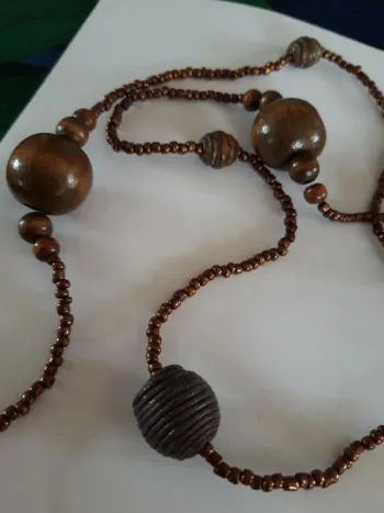 Très long sautoir perles effet bois