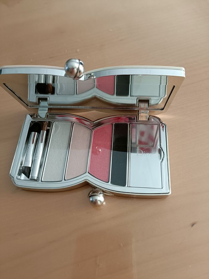 PALETTE DIOR SANS SA BOITE MAIS NEUVE - photo numéro 3