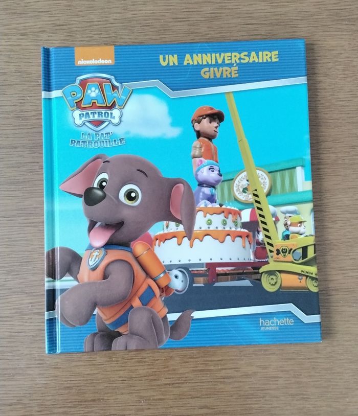 La Pat Patrouille ,Un anniversaire givré ,Hachette Jeunesse - photo numéro 1