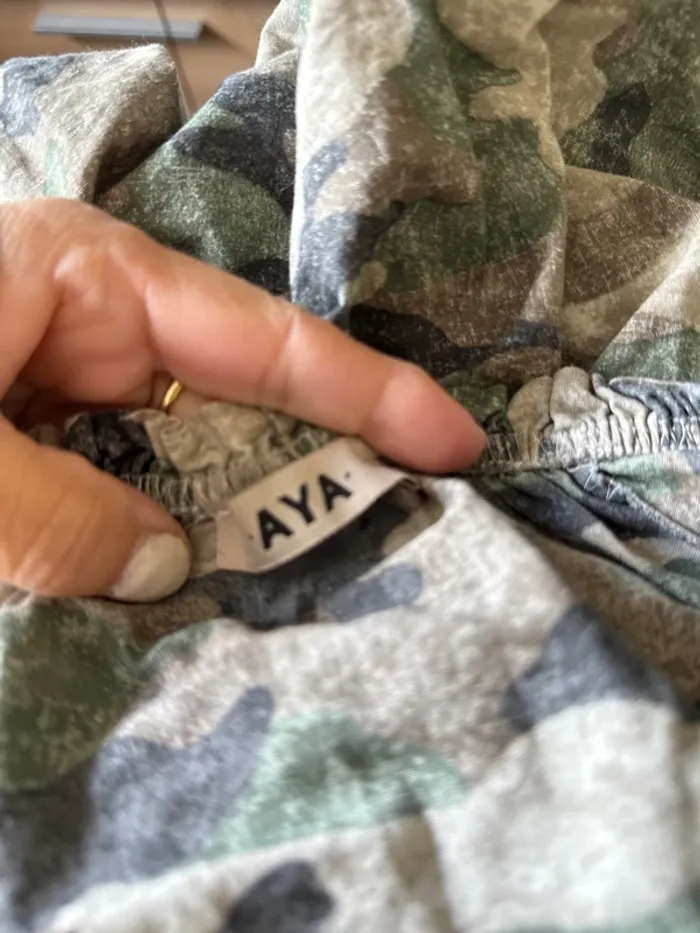 Très belle blouse très oversize camouflage et broderie femme - photo numéro 5