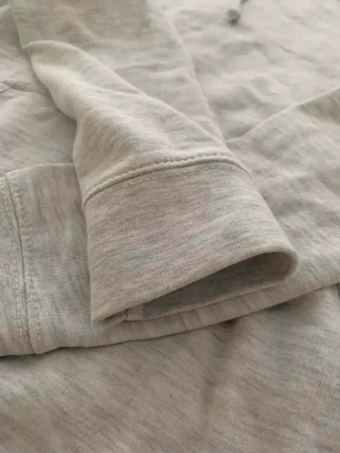 Sweat à capuche gris clair basique – très bon état, taille M - photo numéro 8