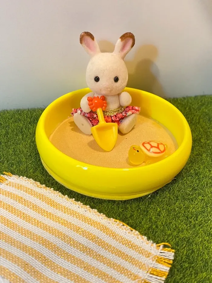 Bébé, lapin, chocolat, plage bac à sable, maillot de bain vêtements stlcanian