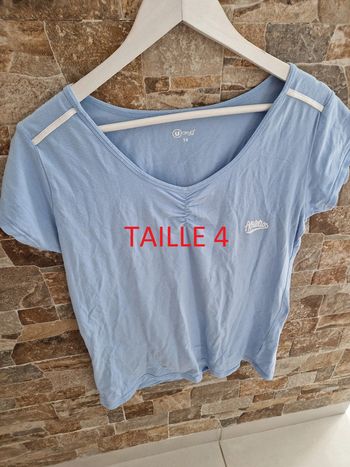 1 t-shirt bleu taille 4  marque U