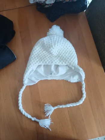 Bonnet en très bon état.