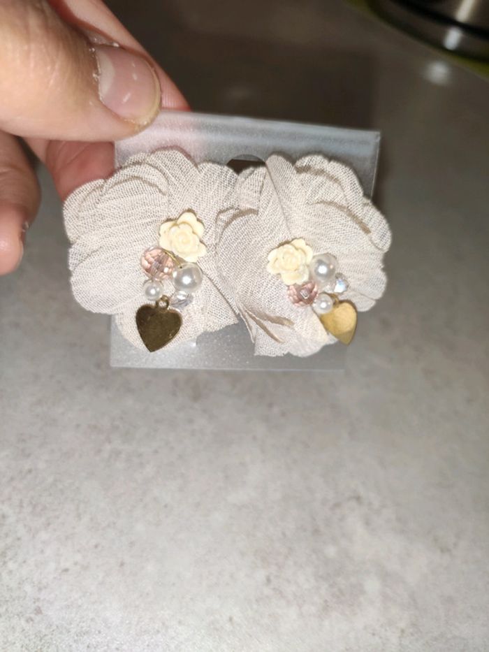 Paire de boucles d'oreilles 💮 - photo numéro 4