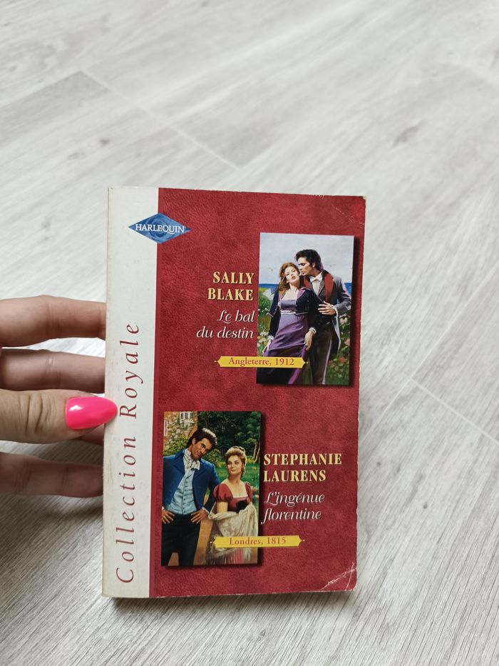 Livre Harlequin collection Royale