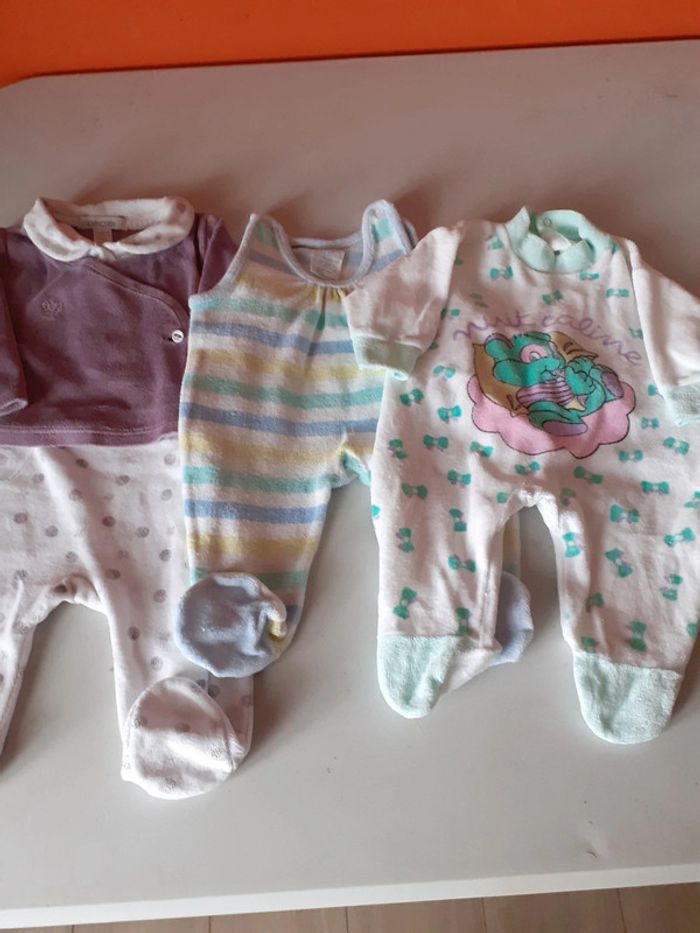 Lot 3 pyjamas