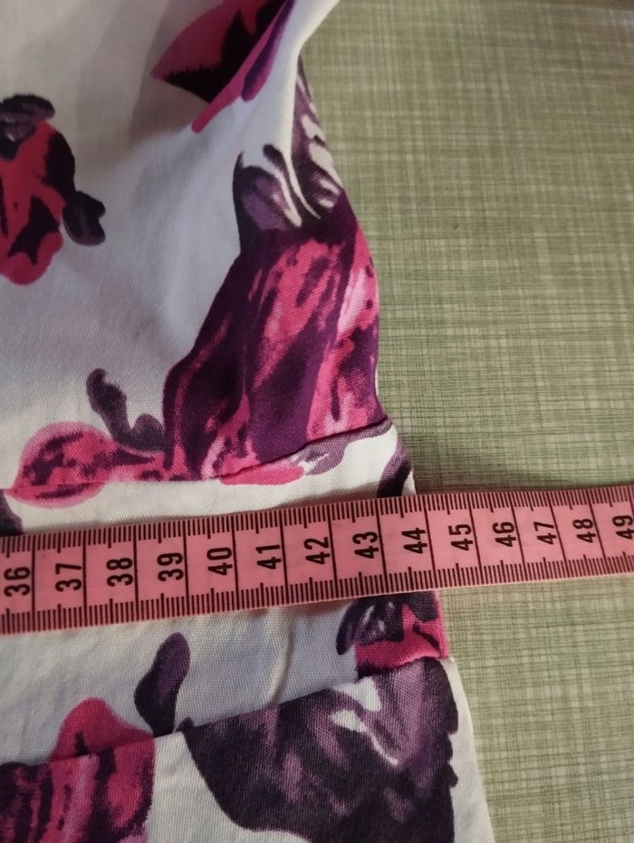 Robe pin-up blanche fleurs fushia et violette - photo numéro 5