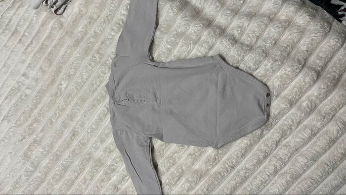 Lot de body 6mois - photo numéro 4