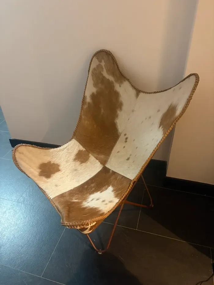 Vlinderstoel met koeienhuid - photo numéro 2