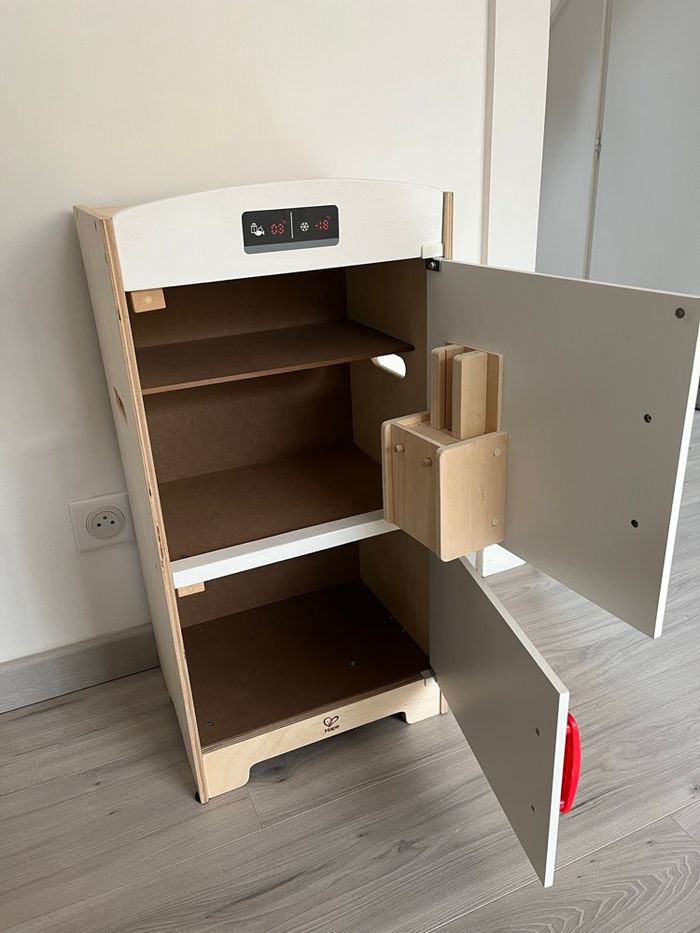 Frigo congélateur en bois Hape jouet d’imitation - photo numéro 4