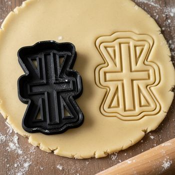 Emporte-pièce Croix Graphique 8 cm pour Biscuits et Pâtisserie