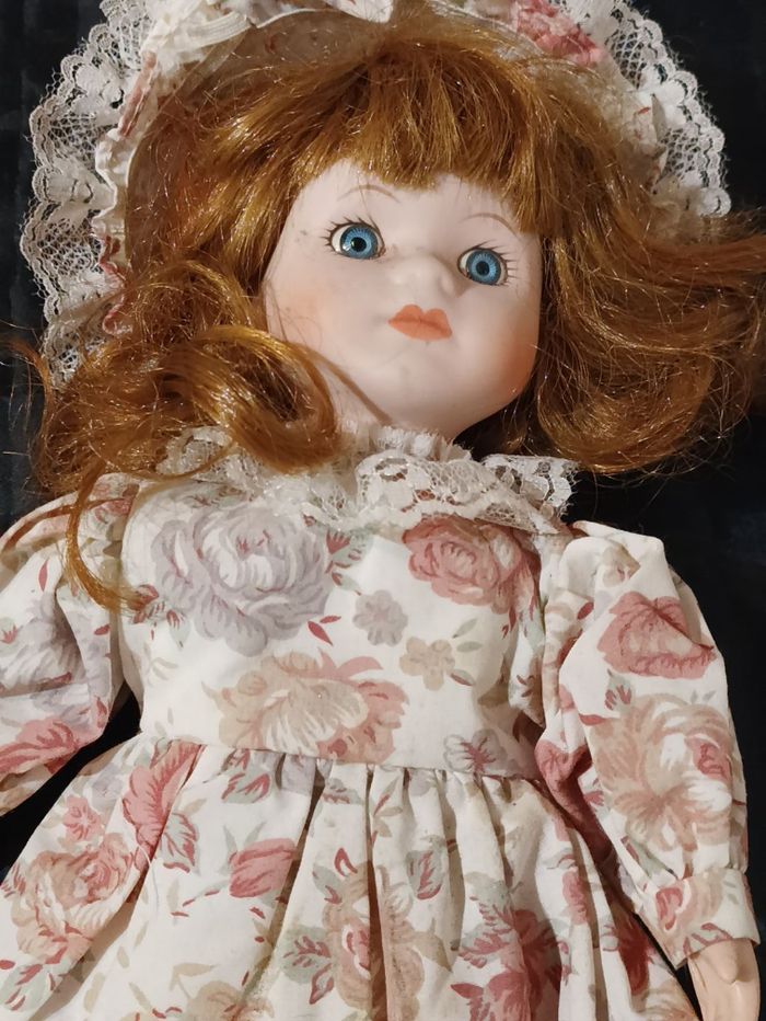 Poupée porcelaine - photo numéro 4