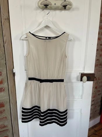 Robe noire et ivoiremango