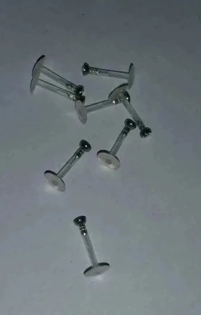 Lot de 2 piercings labret - Neuf - photo numéro 2
