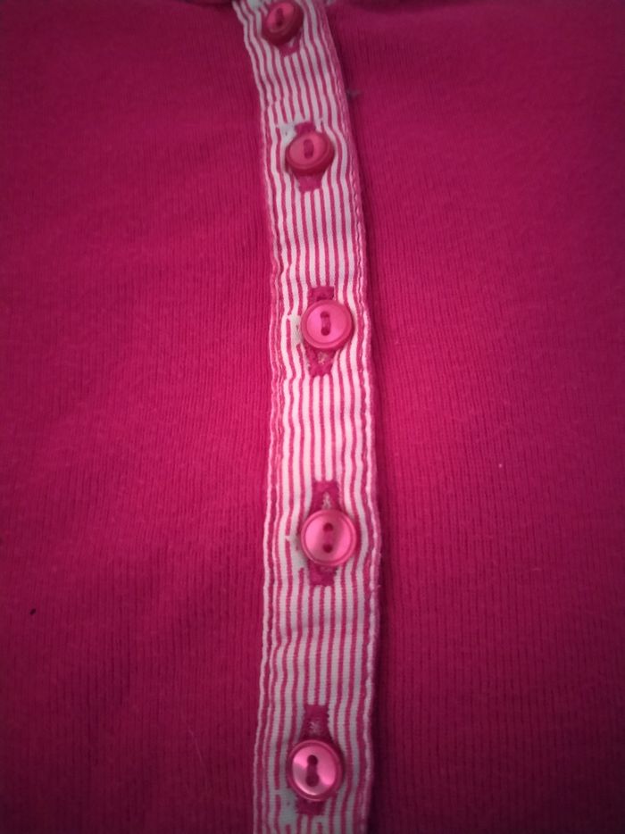 Haut manches longues "Okaidi" 95% coton en très bon état + un tee shirt offert - photo numéro 4