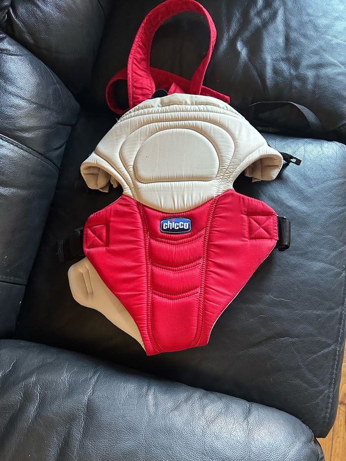 Porte-bébé chicco rouge et gris  multi-positions