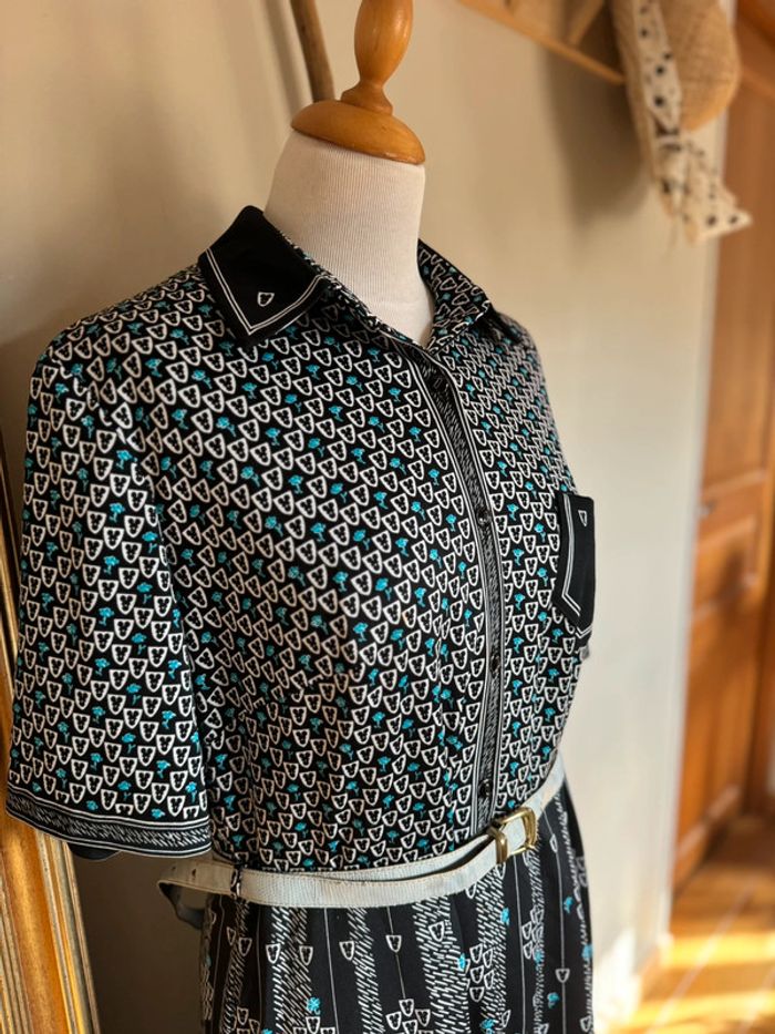 Robe Cintrée Bleu Marine avec Motifs Blancs et Ceinture Vintage Années 80 - photo numéro 2