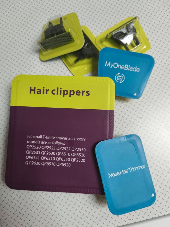 Pack de rechange :
4 lames remplacement One Blade
1 lame nez et oreille pour Philips 
5 sabot peigne  oneblade - photo numéro 3