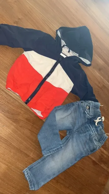 Gilet zip à capuche / jeans c&a 9/12 mois