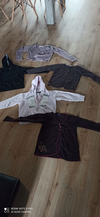 Lot de 5 gilets 10 ans