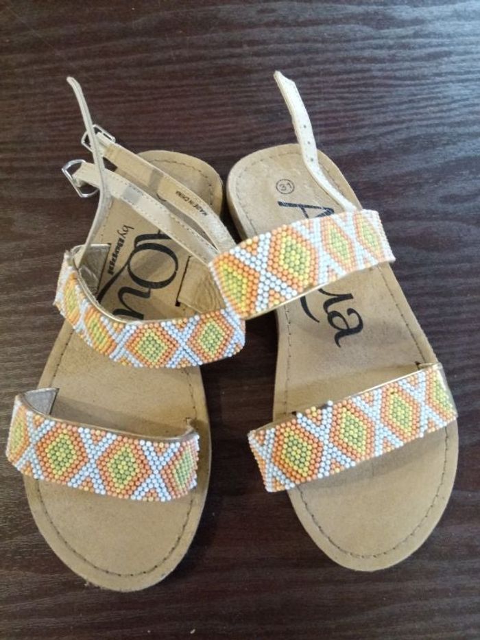 Sandales pratiquement neuve