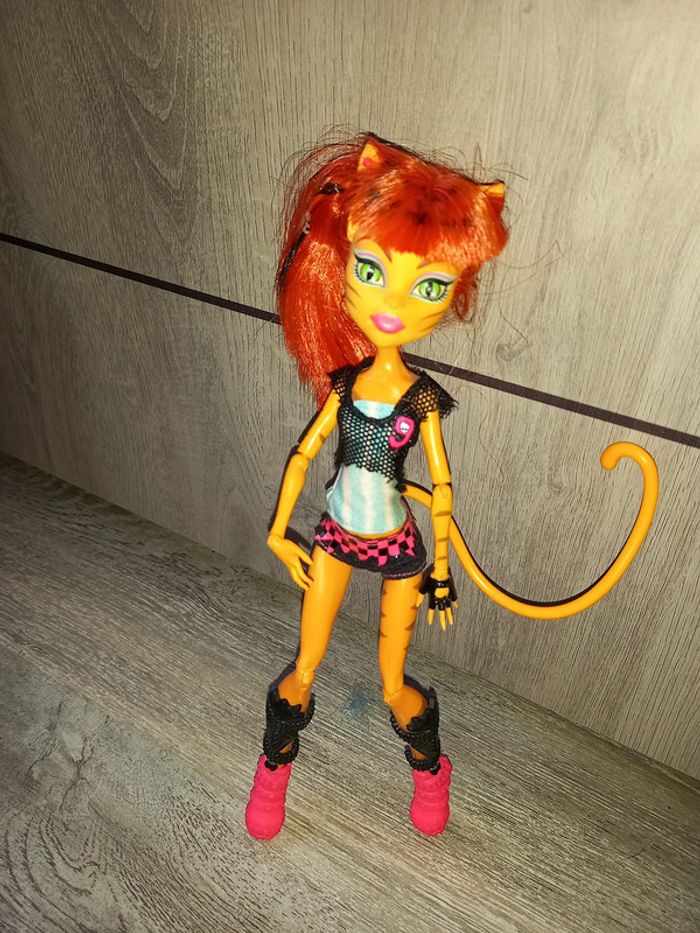 poupée monster high ghoul sports toralei stripe cat tastrophe