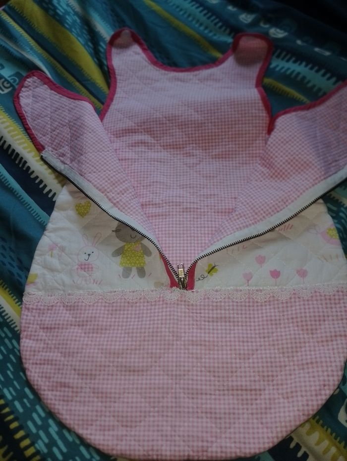 Gigoteuse 0-6 mois
Blanche et Rose avec nounours - photo numéro 6