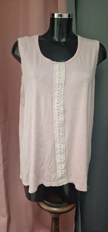Debardeur rose avec dentelle