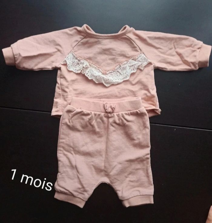 Petit ensemble Kiabi taille 1 mois vieux rose