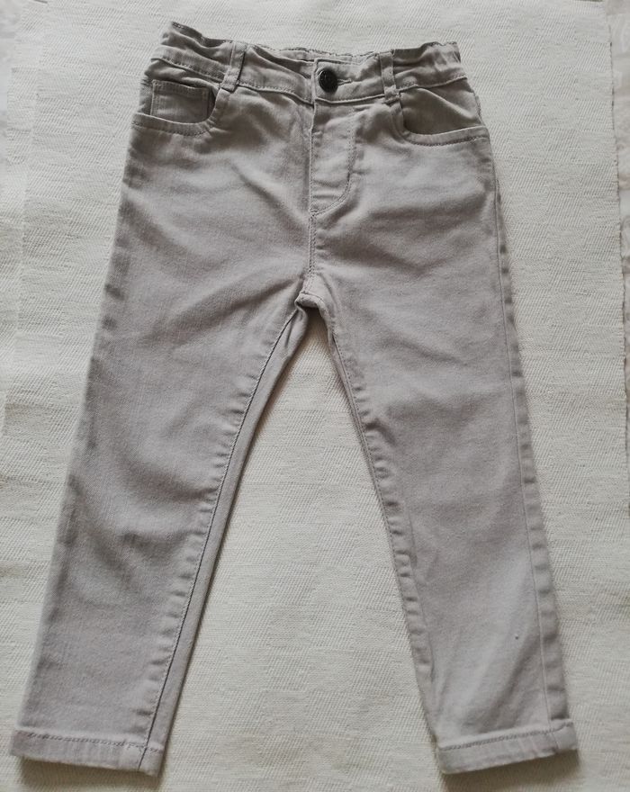 Pantalons jeans, gris clair, 24-36 mois, Primark, en très bon état - photo numéro 1