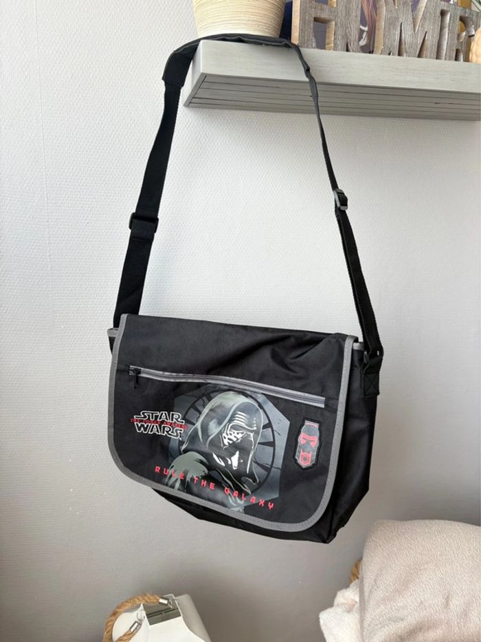 Cartable Star Wars porte en bandoulière réglable - plusieurs poches - en très bon état