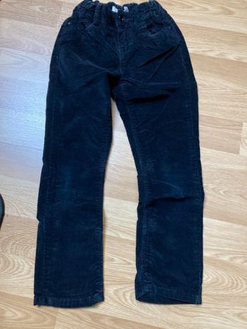 Pantalon velours noir. 5 ans