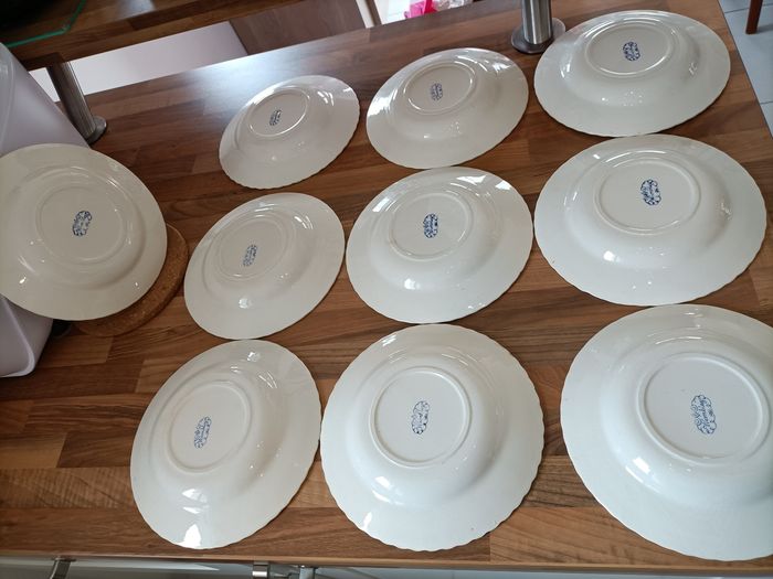 Lot 10 assiettes Vintage marque Don Quichotte Wembley - photo numéro 5