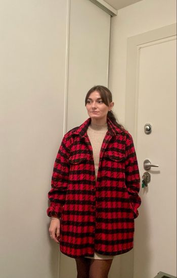 Surchemise / manteau à carreaux rouge et noir – excellent état