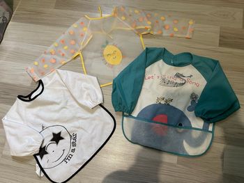 3 grands bavoirs plastifiés