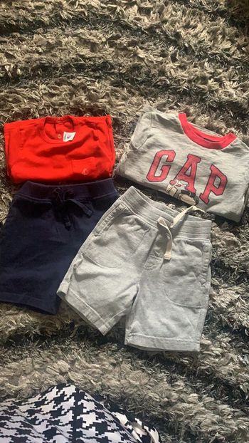 2 lots de shorts et tee-shirts