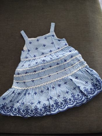 Robe bleue à volants