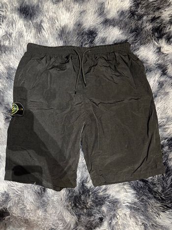 Short stone island 