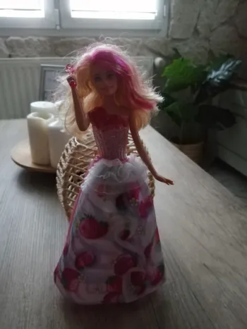 Poupée barbie "Princesse Bonbons sons et lumières"