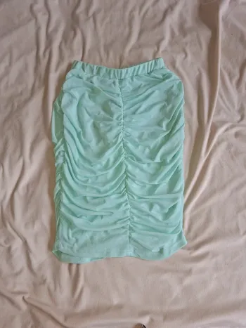 jupe verte d'eau marque Fashion Nova, taille unique (36/38), en très bon état